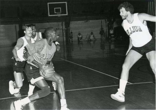 1986年芝加哥公牛队在伯洛伊特学院的比赛.