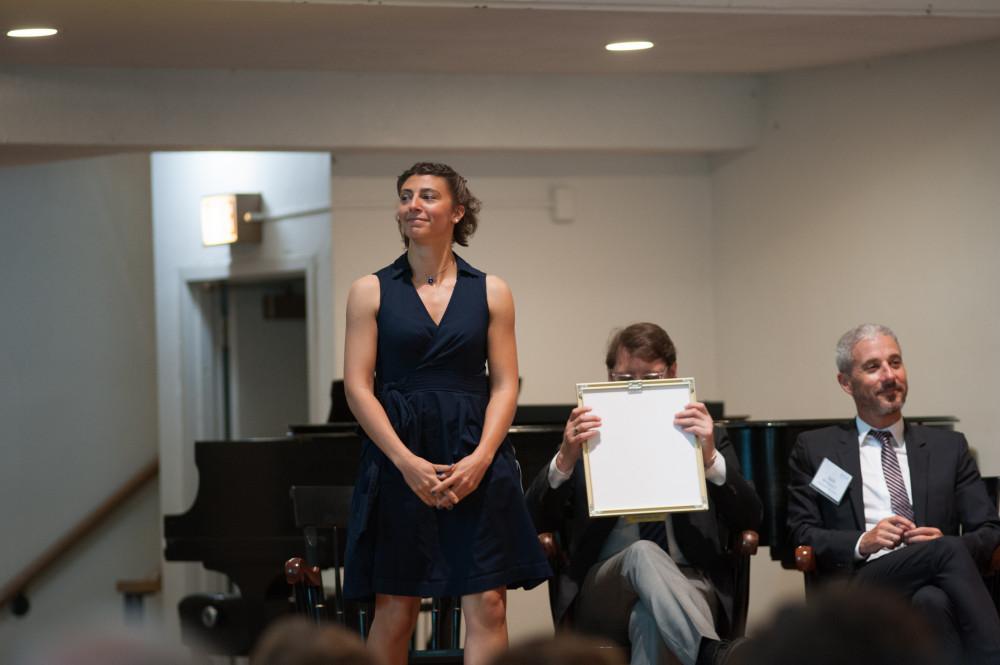 Dr. Larissa Thomas'06获得了2016年青年校友奖.
