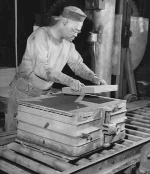 1930年来到北方的伯洛伊特, Robert Givhan 工作ed in the Fairbanks Morse foundry for thr...